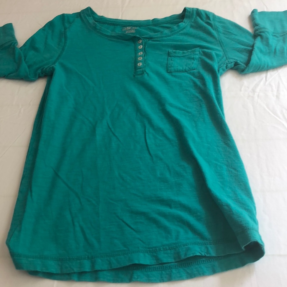 Quarter sleeve shirt
